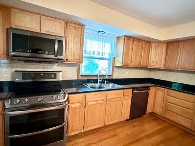 26888 Sweetbriar Drive, North Olmsted, OH 44070 Photo 10