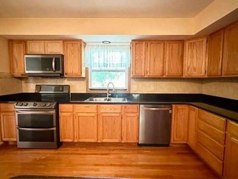 26888 Sweetbriar Drive, North Olmsted, OH 44070 Photo 7