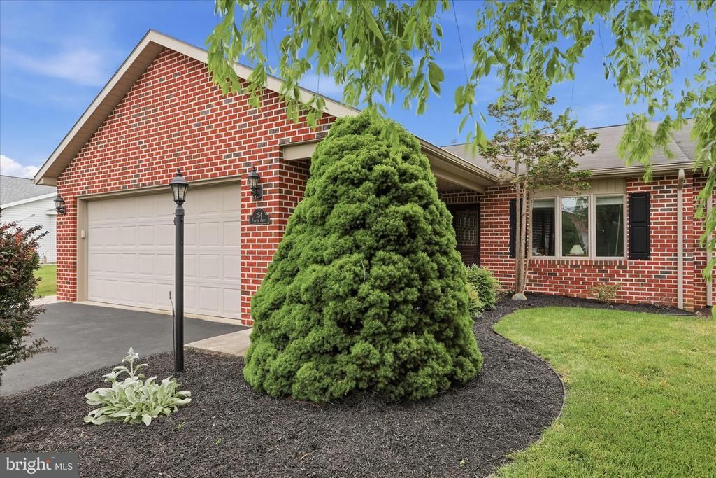 254 Phoenix Drive , Chambersburg, PA 17201 Main Photo