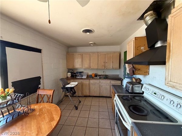 1913 Hart Avenue , North Las Vegas, NV 89032