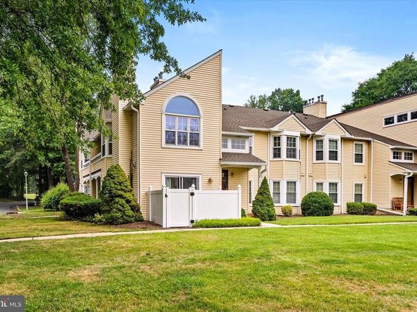 5 MILL RUN WEST , HIGHTSTOWN, NJ 08520