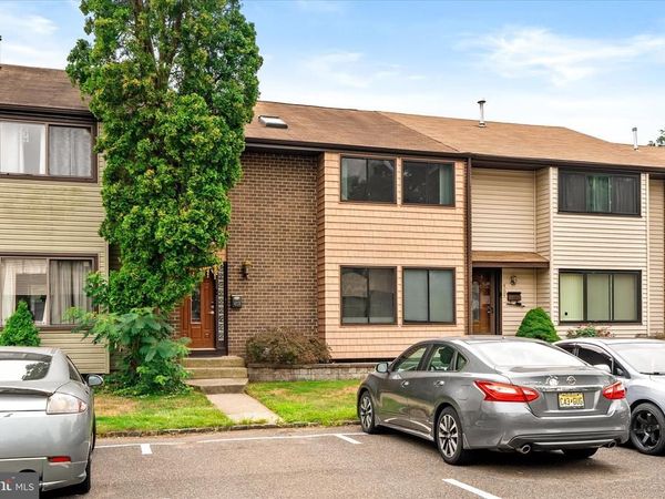 458 LIVINGSTON DRIVE , EAST WINDSOR, NJ 08520