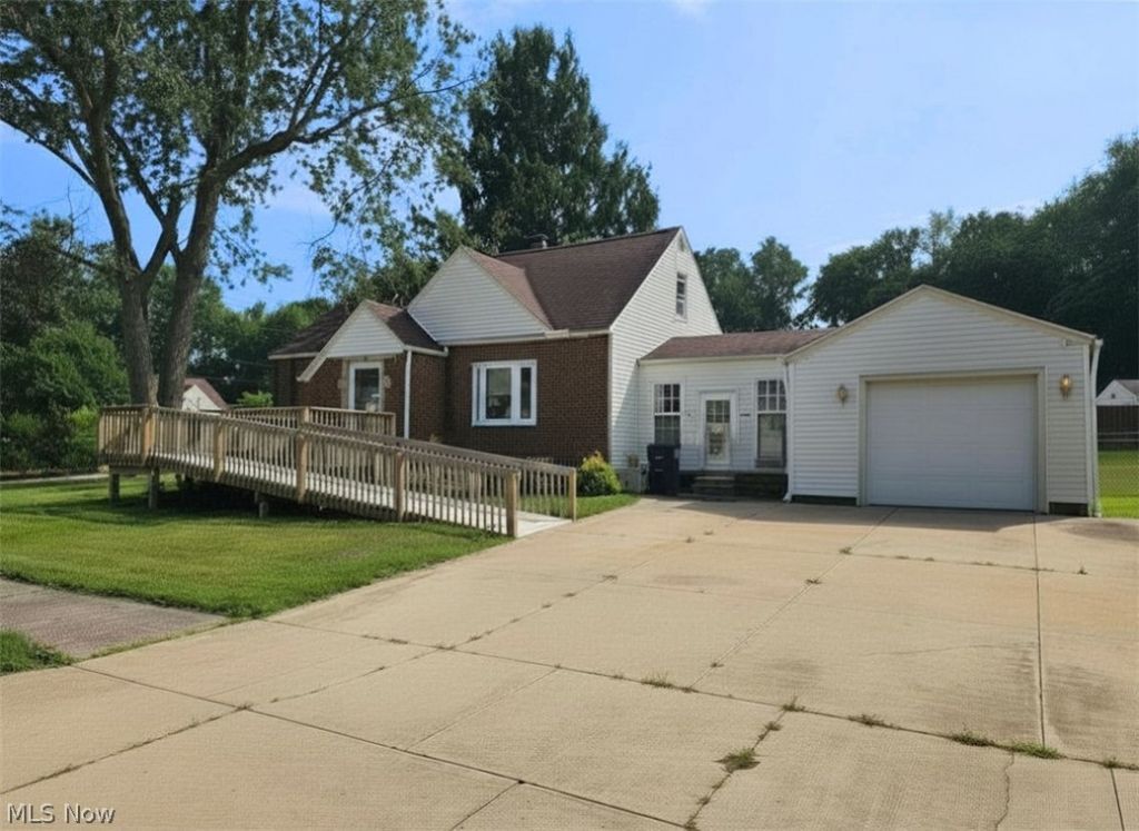 192 Davenport Avenue, Akron, OH 44312 Main Photo