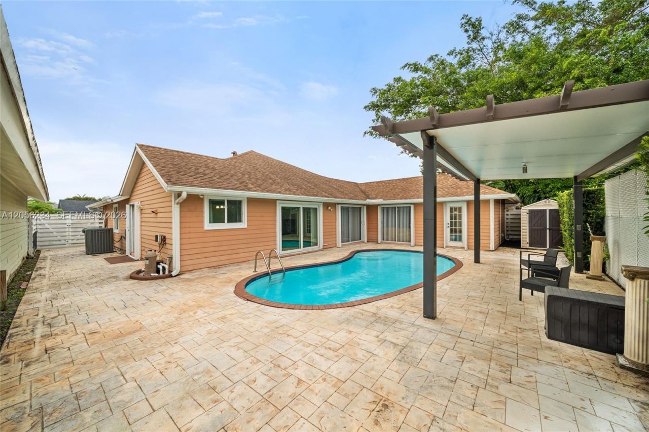 14145 SW 100th Ter , Miami, FL 33186 Photo