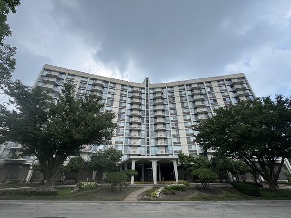 20 N Tower Road , Unit 5B, Oak Brook, IL 60523