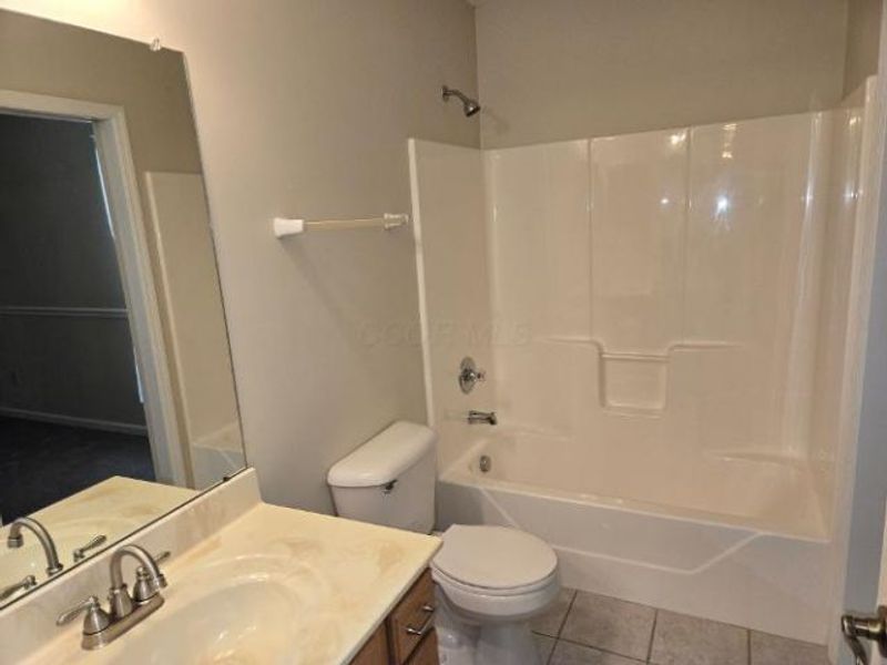 4279 Cobbleton Grove Circle, Unit 3, Canal Winchester, OH 43110 Photo 13