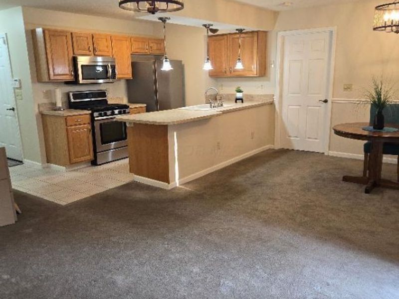 4279 Cobbleton Grove Circle, Unit 3, Canal Winchester, OH 43110 Photo 2