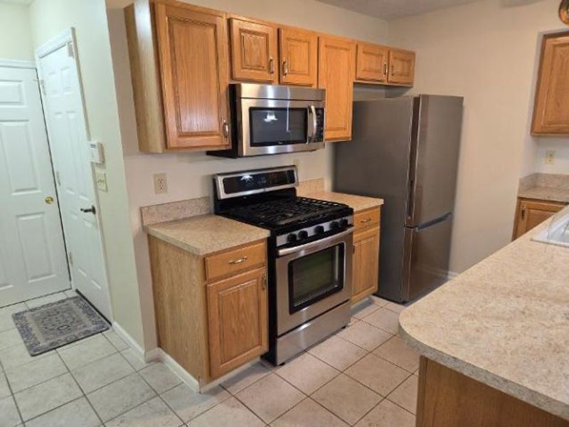 4279 Cobbleton Grove Circle, Unit 3, Canal Winchester, OH 43110 Photo 4