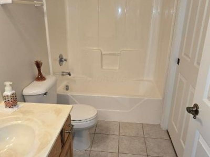 4279 Cobbleton Grove Circle, Unit 3, Canal Winchester, OH 43110 Photo 5