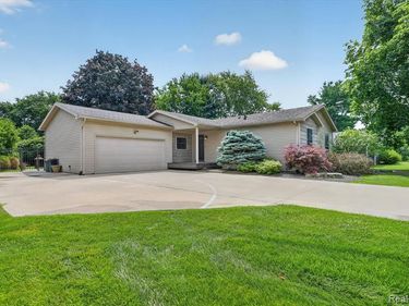 6409 Hollyhock Trail , Green Oak Twp, MI 48116