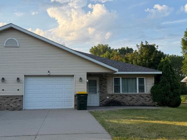 904 mcdermott Avenue , Kandiyohi, MN 56251