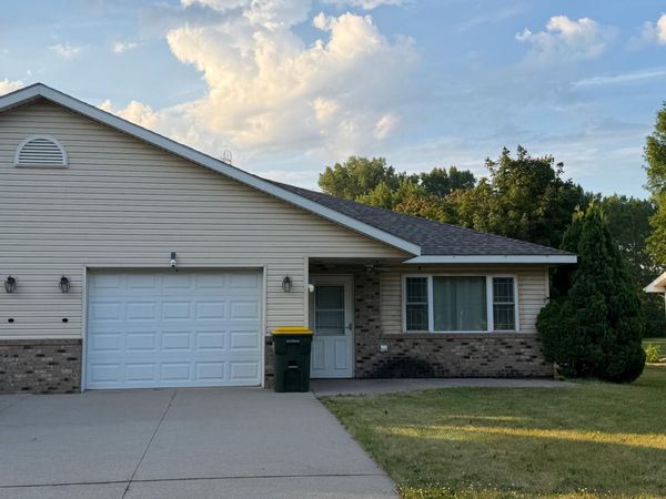 904 mcdermott Avenue , Kandiyohi, MN 56251