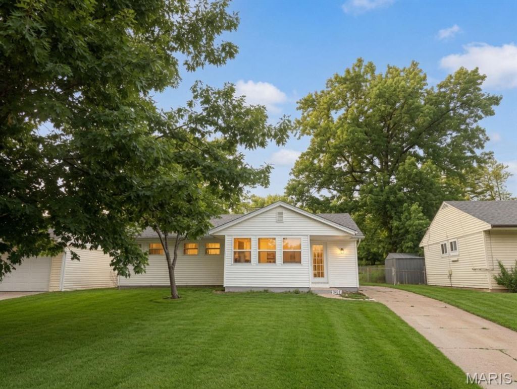 10917 Larkspur Drive , Unincorporated, MO 63123 Main Photo