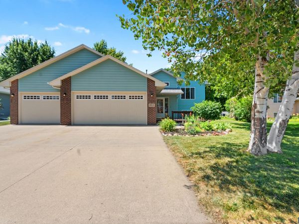 1905 E 63rd St, Sioux Falls, SD 57108