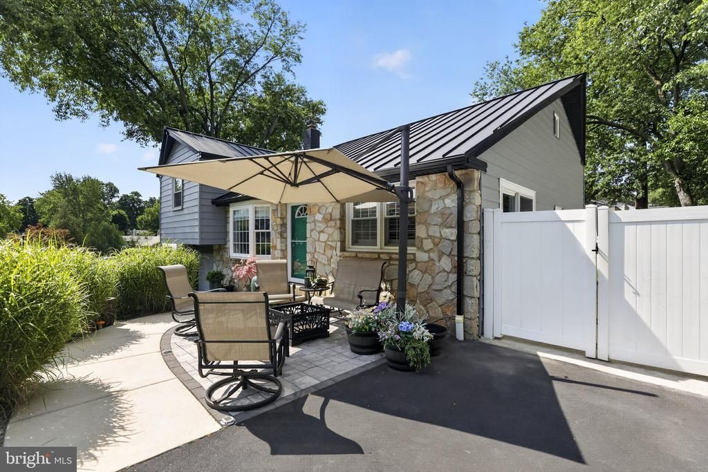 209 LIMESTONE LANE, WILLOW GROVE, PA 19090