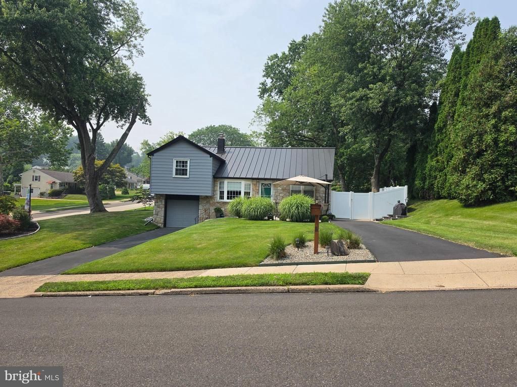 209 LIMESTONE LANE, WILLOW GROVE, PA 19090