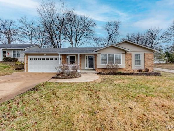359 Palermo Drive, Ballwin, MO 63021