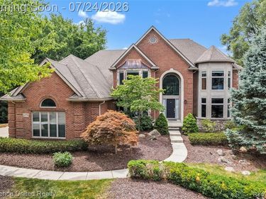 21778 Picadilly Circle, Novi, MI 48375