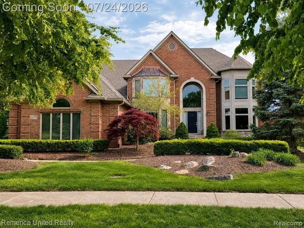 21778 Picadilly Circle, Novi, MI 48375