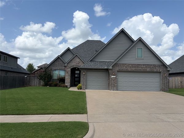211 E 128th Place S, Jenks, OK 74037