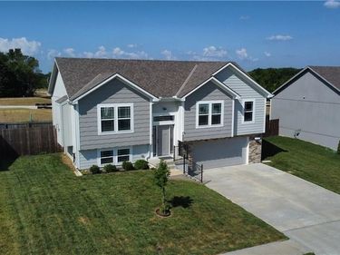 1000 NW 4th Street, Oak Grove, MO 64075