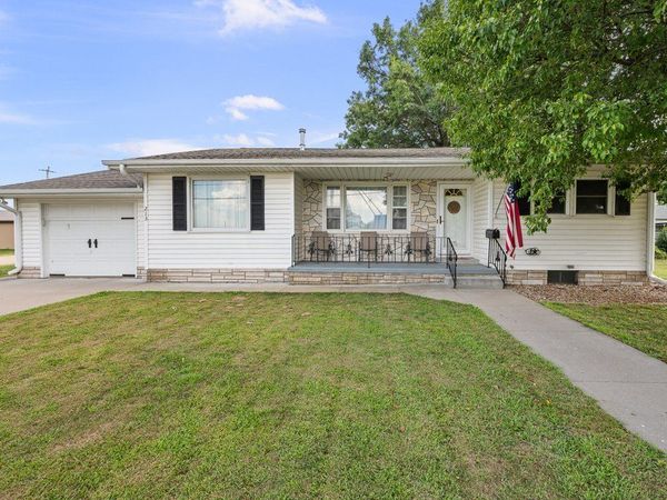 213 3rd Avenue , Low Moor, IA 52757