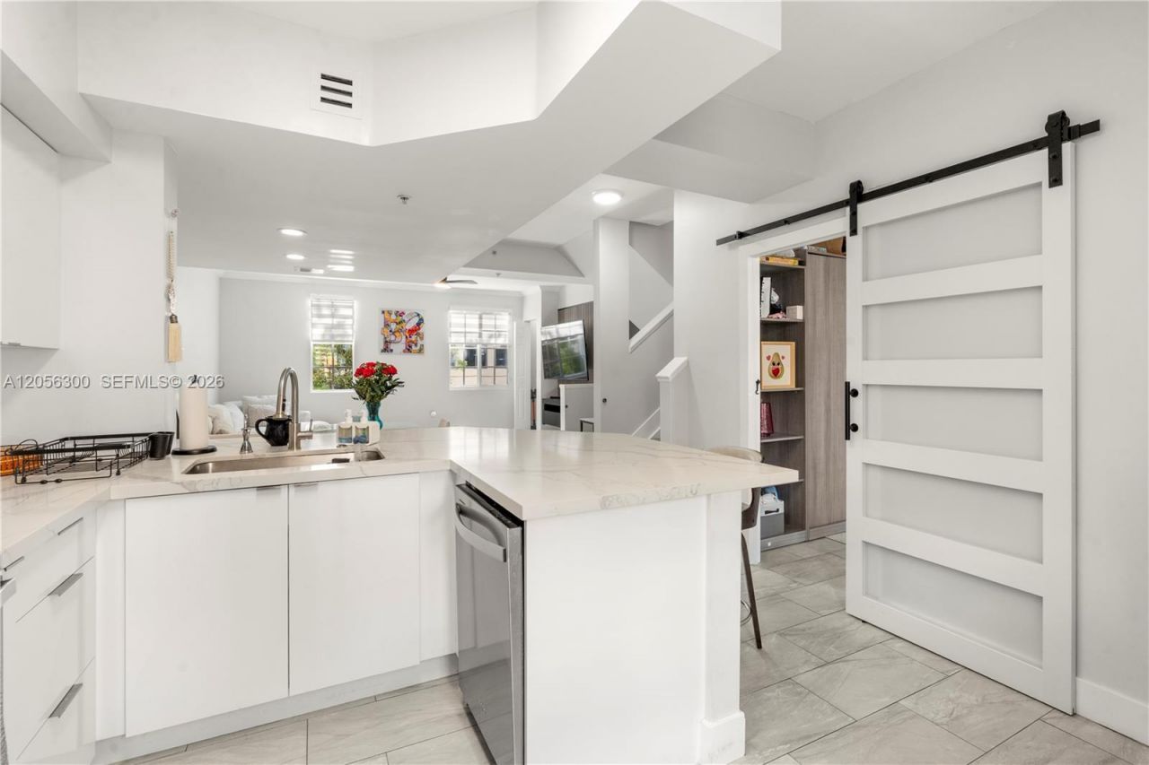 2991 NE 185th Steet , Unit 1706, Aventura, FL 33180 Photo