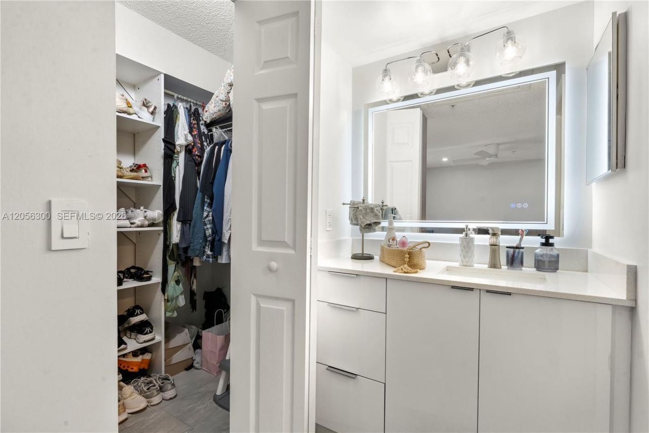 2991 NE 185th Steet , Unit 1706, Aventura, FL 33180 Photo
