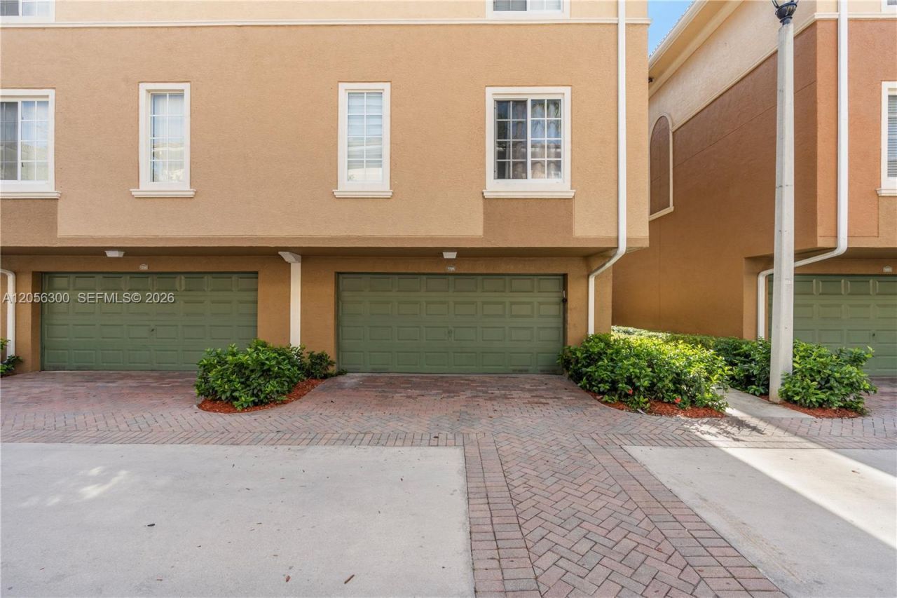 2991 NE 185th Steet , Unit 1706, Aventura, FL 33180 Photo