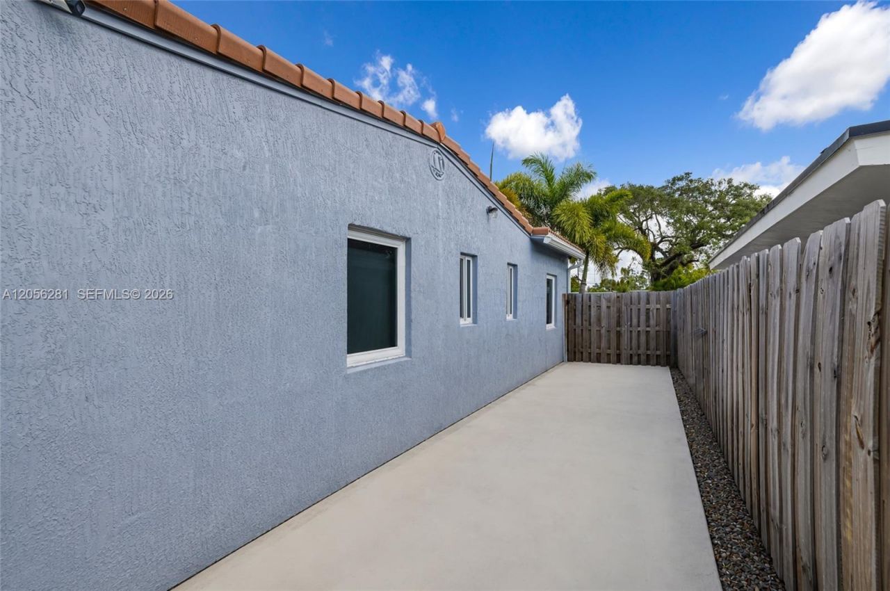 1008 SW 18th Ct, Fort Lauderdale, FL 33315 Photo