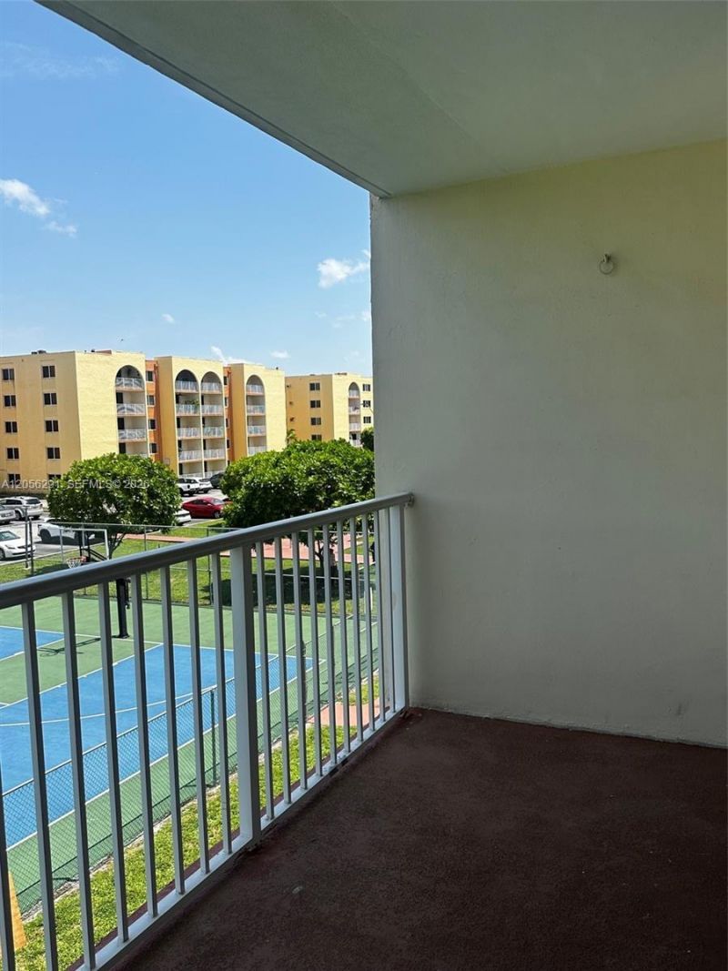 7010 NW 186th St , Unit 5-303, Hialeah, FL 33015 Photo