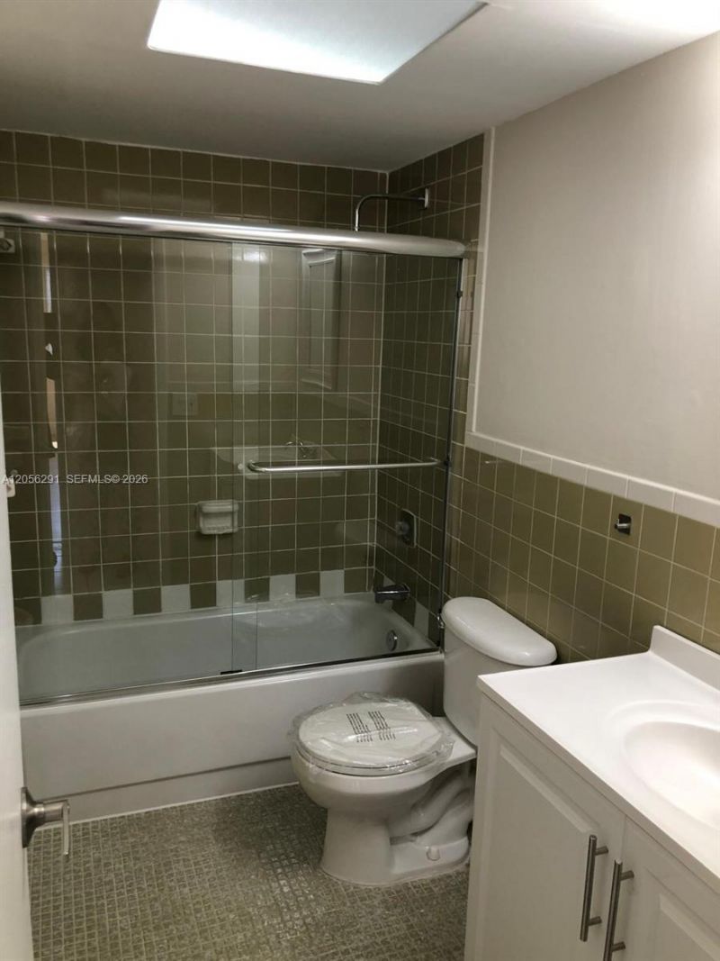 7010 NW 186th St , Unit 5-303, Hialeah, FL 33015 Photo
