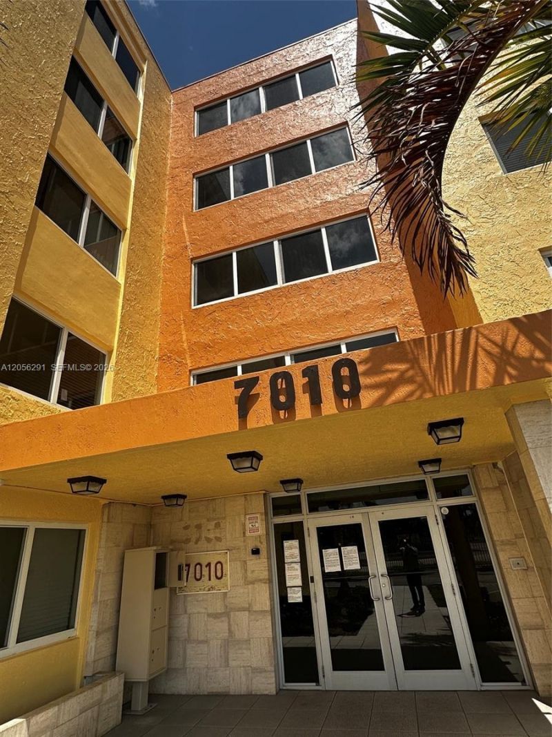 7010 NW 186th St , Unit 5-303, Hialeah, FL 33015 Photo