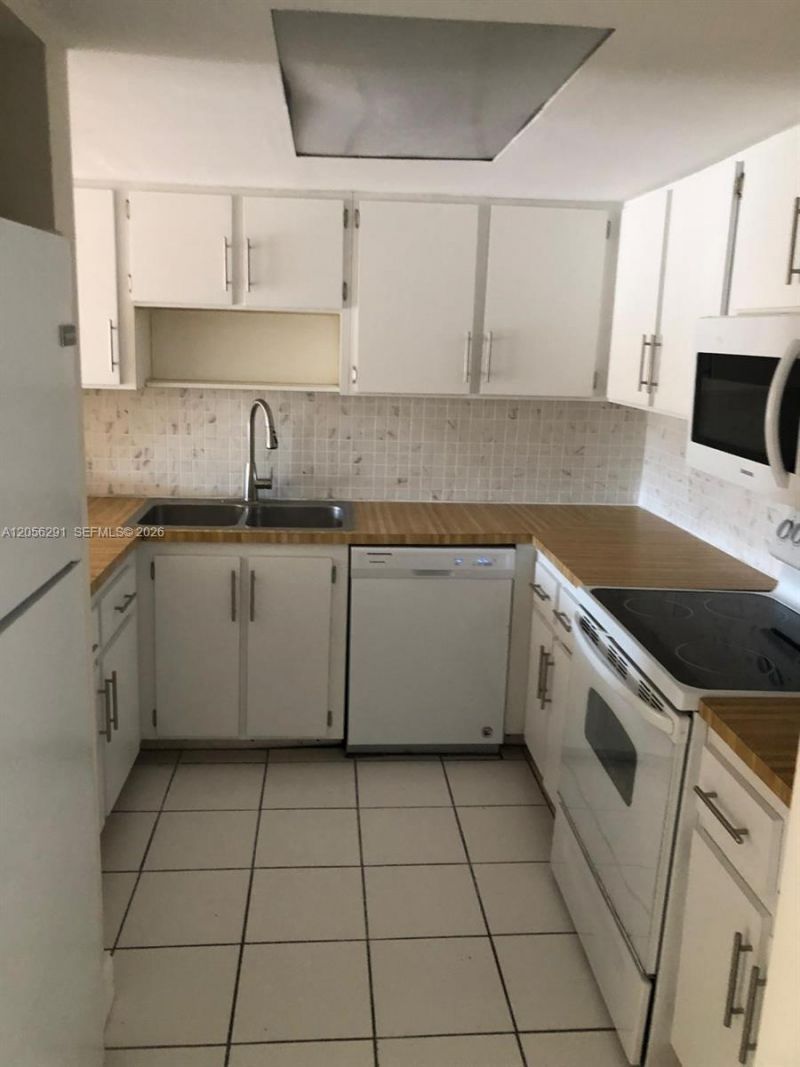 7010 NW 186th St , Unit 5-303, Hialeah, FL 33015 Photo