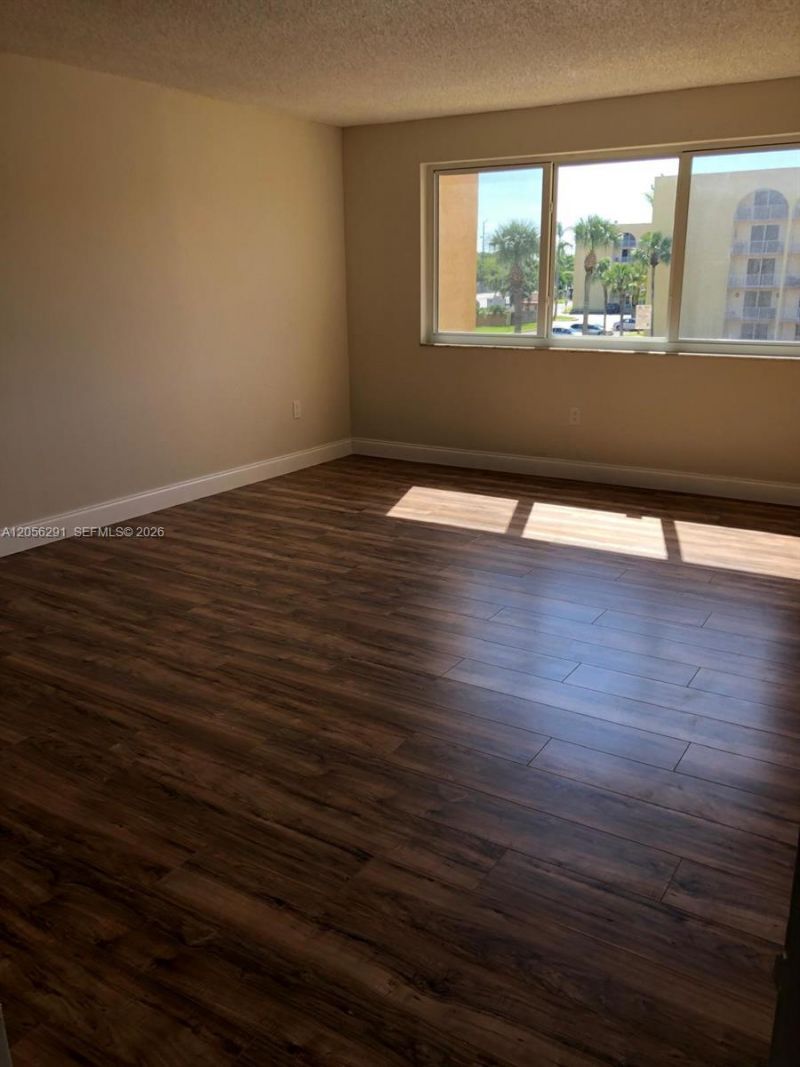 7010 NW 186th St , Unit 5-303, Hialeah, FL 33015 Photo