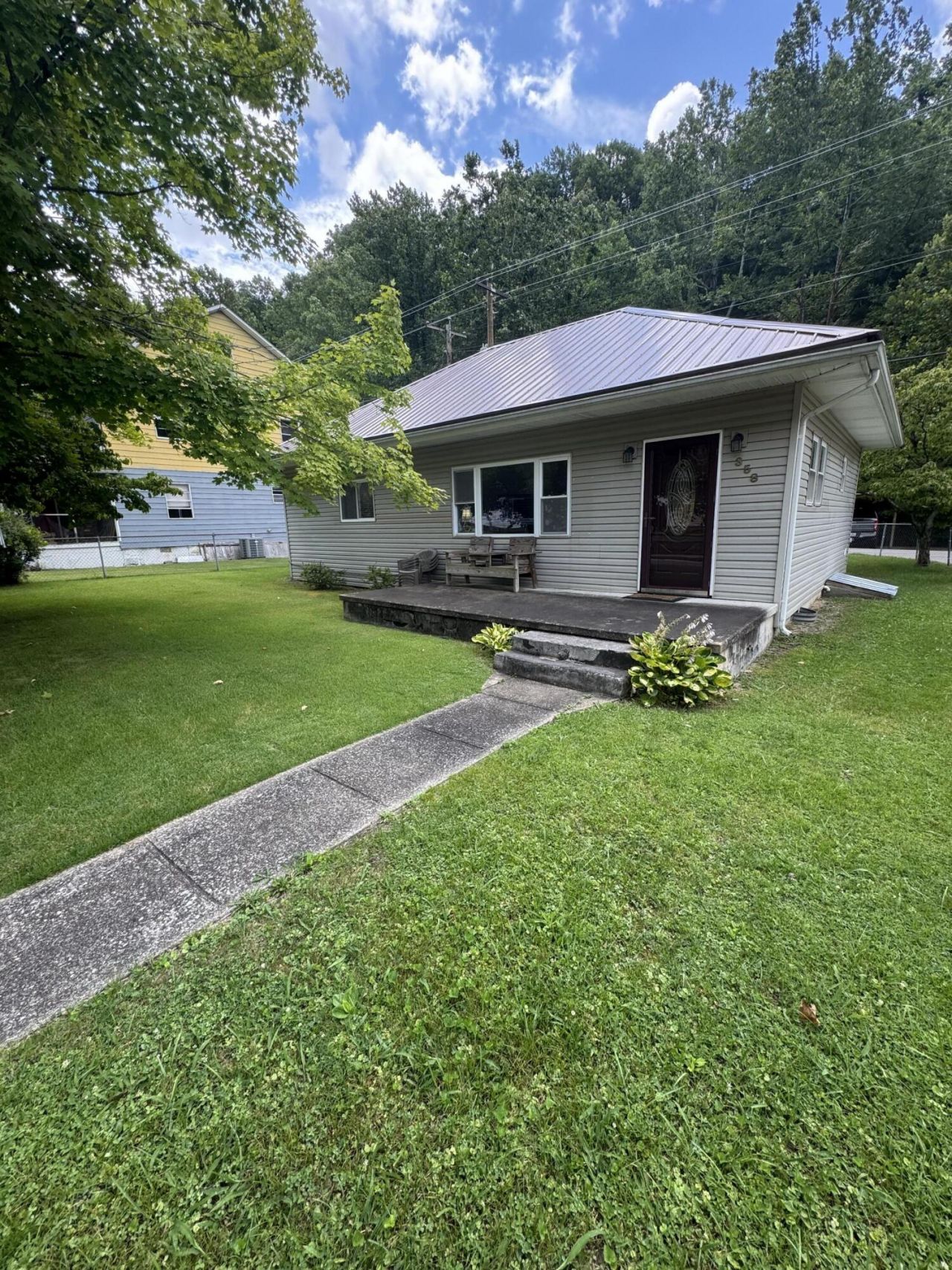 358 E Main Street, Lynch, KY 40855 Main Photo