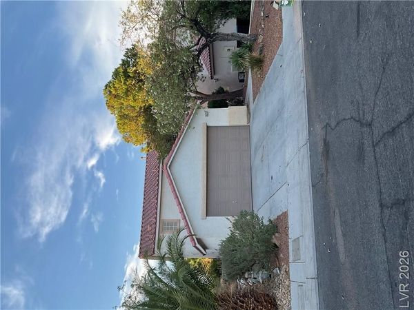 8720 Majestic Pine Avenue, Las Vegas, NV 89143
