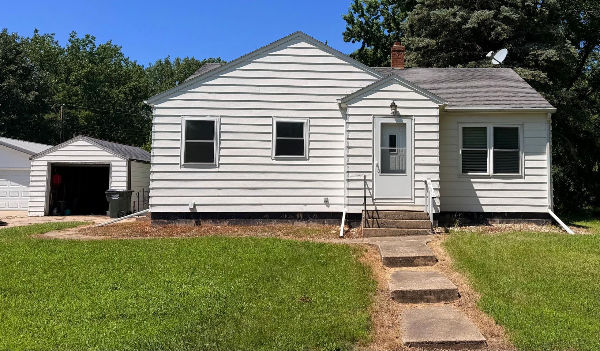 318 5th Avenue NE, Clara City, MN 56222