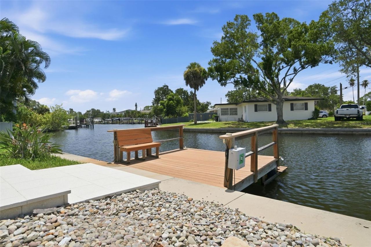 5101 Dover Street Ne, Saint Petersburg, FL 33703 Photo