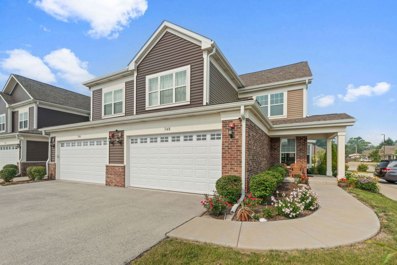 748 N Verandah Drive , Hanover Park, IL 60133
