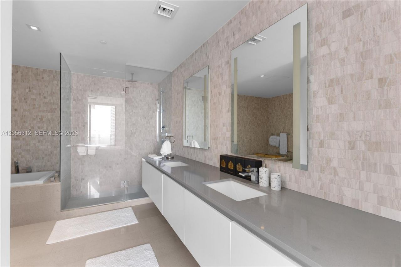 68 SE 6th St , Unit 1907, Miami, FL 33131 Photo