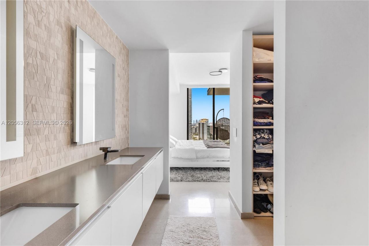 68 SE 6th St , Unit 1907, Miami, FL 33131 Photo