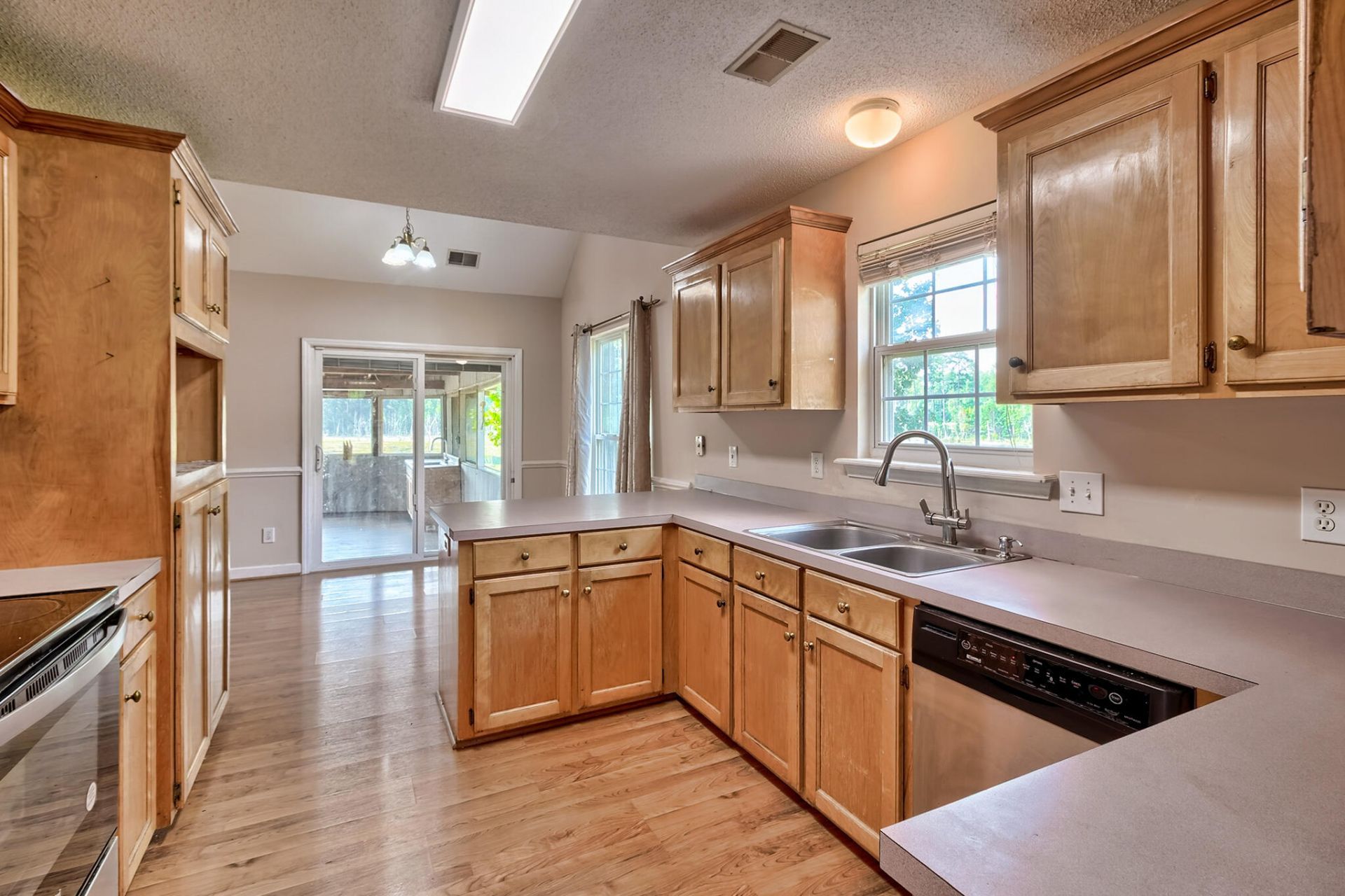 1213 Parliament Lake Drive Photo 11