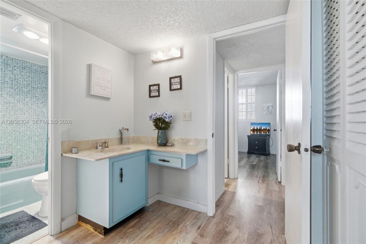 3090 Holiday Springs Blvd , Unit 204, Margate, FL 33063 Photo