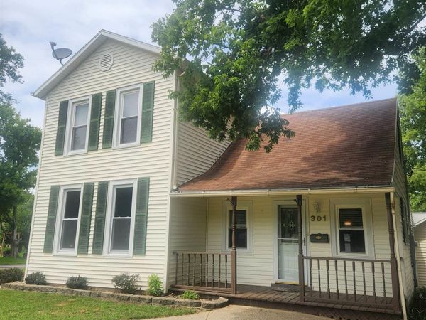 301 E MAIN Street, Lexington, IL 61753