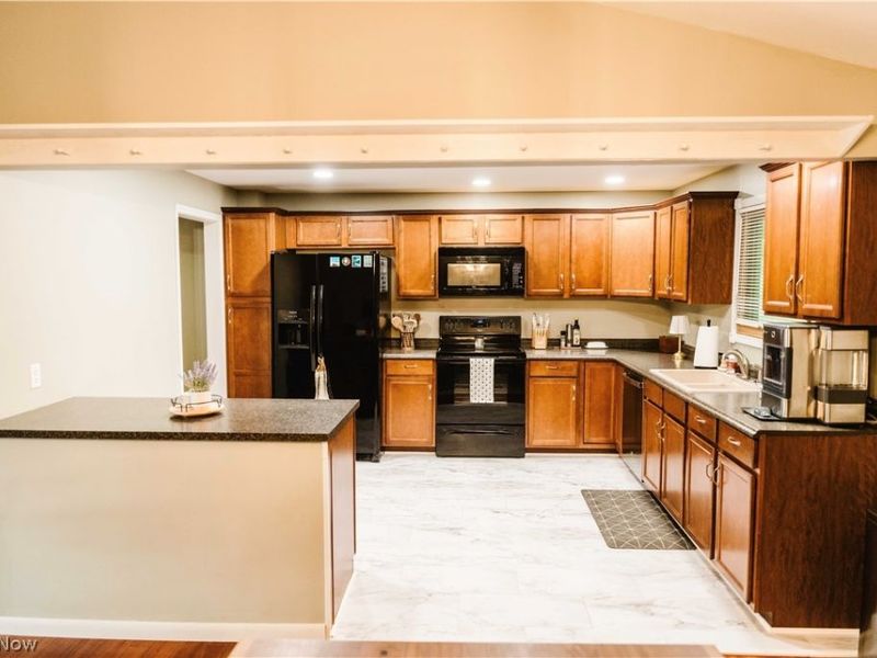 894 Green Drive, Coshocton, OH 43812 Photo 7