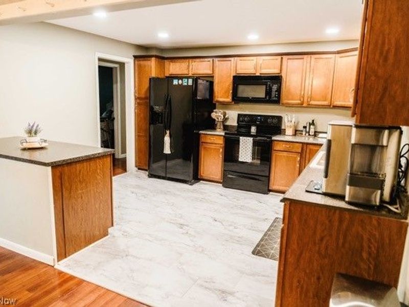 894 Green Drive, Coshocton, OH 43812 Photo 8