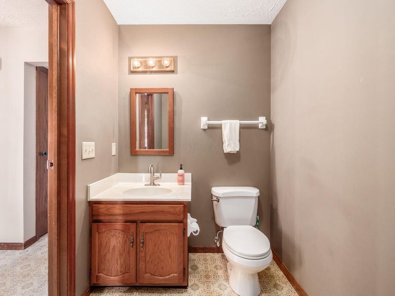 316 Brownsfell Drive , Columbus, OH 43235 Photo 18