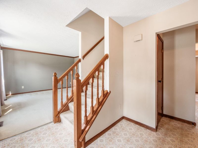 316 Brownsfell Drive , Columbus, OH 43235 Photo 4