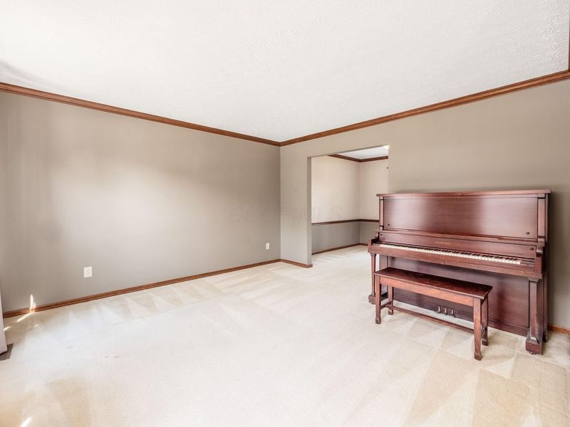316 Brownsfell Drive , Columbus, OH 43235 Photo 6